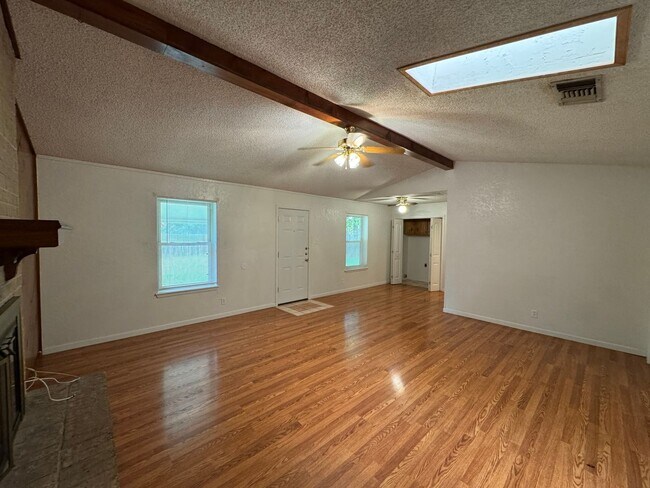 Foto del edificio - 1803 Fairway Dr
