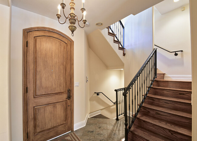 Entryway - 1220 Yale St