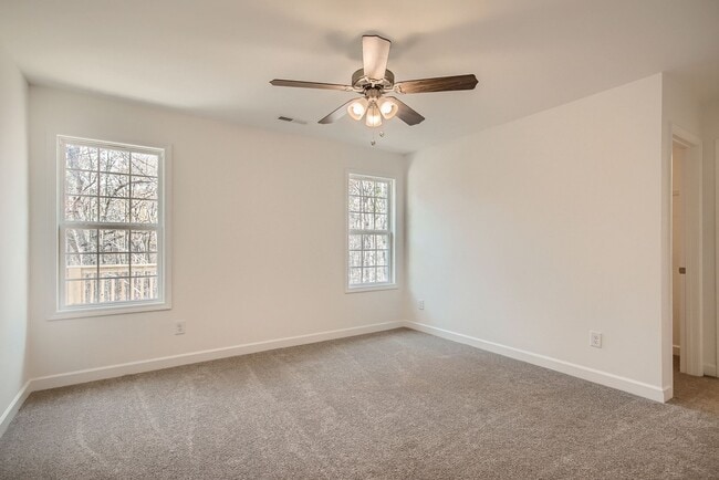 Building Photo - Like new house in nice Concord location!!
