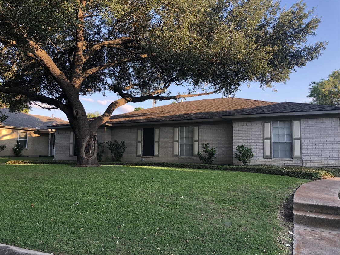 Foto principal - 4333 Segura Ct N