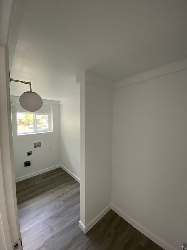 Foto del edificio - Charming Pacific Grove Duplex - Great for Military Student - Available July 1st