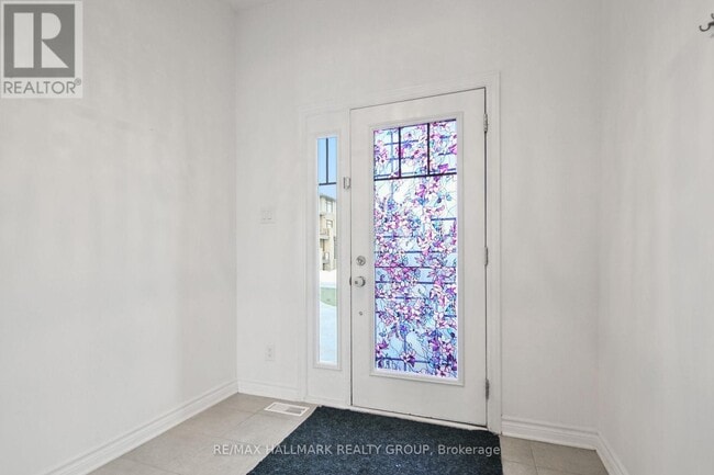 Photo du bâtiment - 233 Pingwi Pl