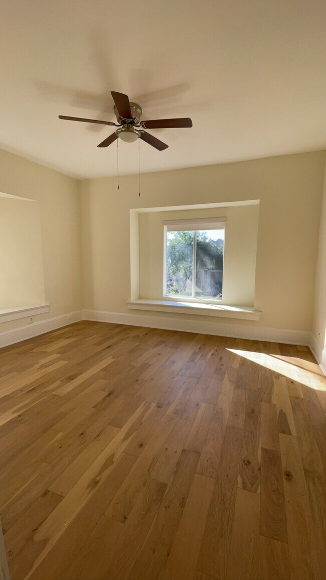 Bedroom 2 - 1037 W 22nd St