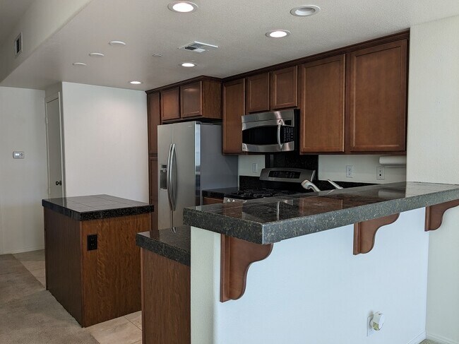 Foto del edificio - 952 Tarragon Ln