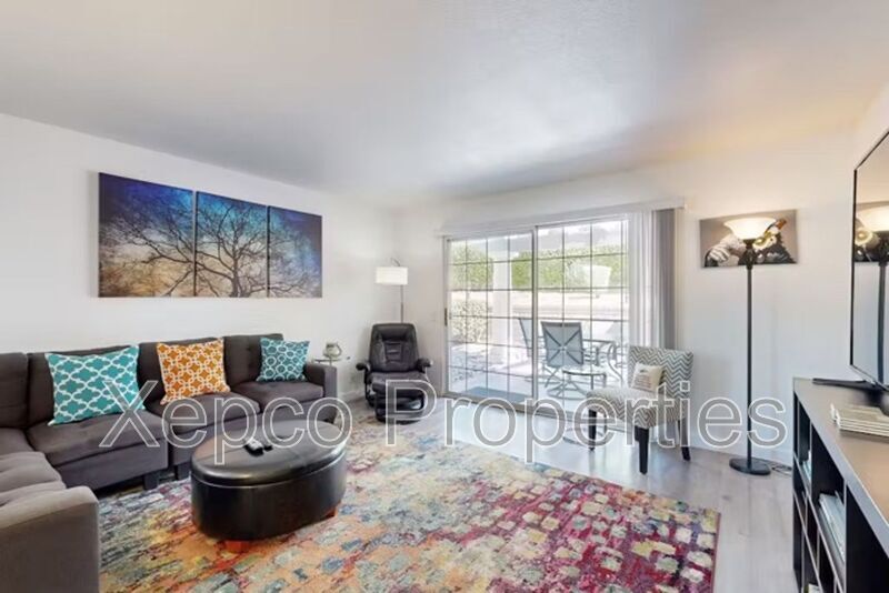 Foto principal - 505 S Farrell Dr