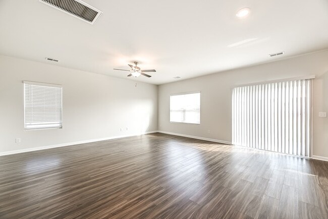 Building Photo - 122 Shire Dr