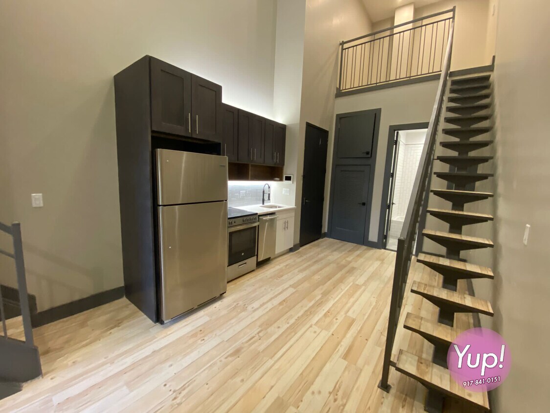 2 Bedroom Duplex - 415 Manhattan Ave