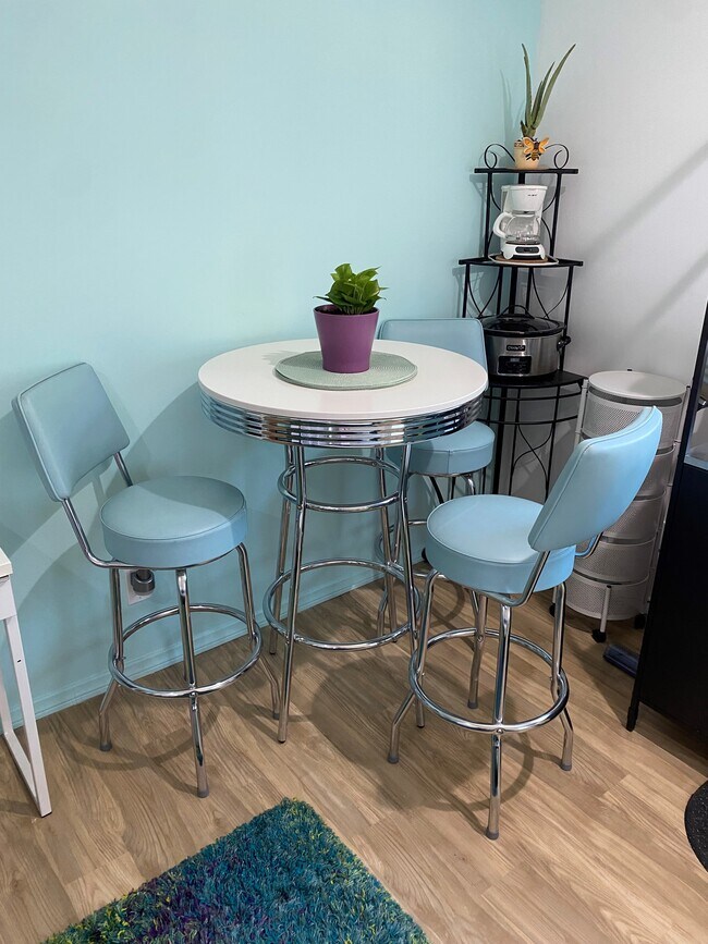 Foto del edificio - 1403 Bloomdale St