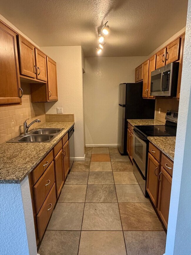 Building Photo - Great 1 bedroom 1 bath 2nd floor unit