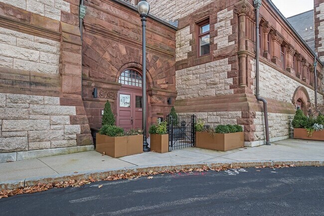 Foto del edificio - 2450 Beacon St