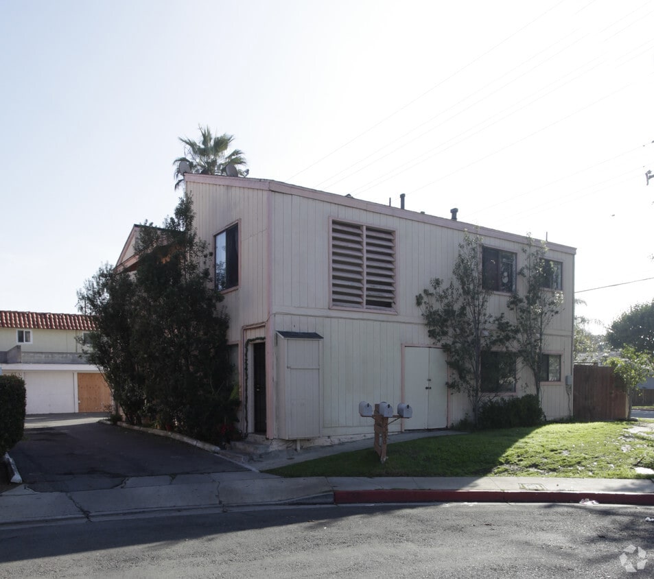 Building Photo - 2250 Pamela Ln
