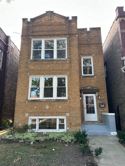 Foto principal - 3843 N St Louis Ave