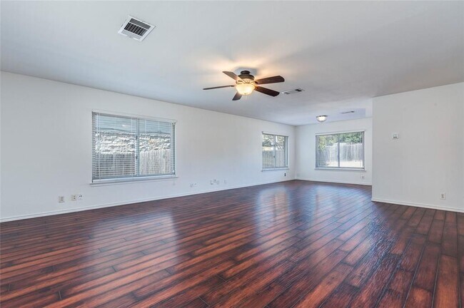 Foto del edificio - 17924 Narsitin Ln