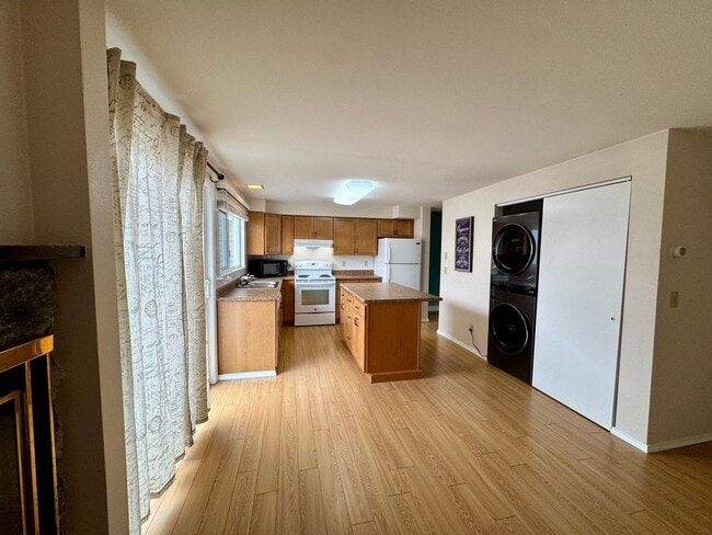 Building Photo - 3345 Mt Vernon Ct