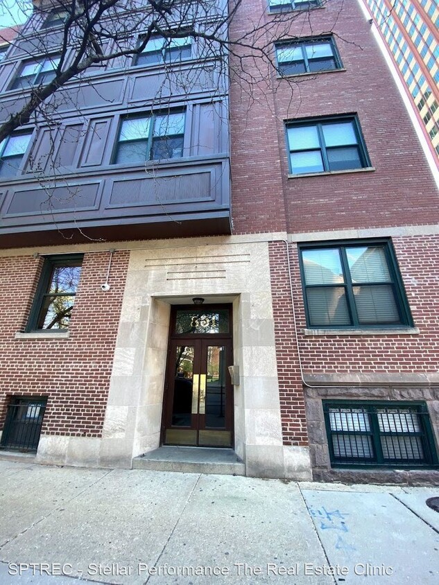 Primary Photo - 851 N LaSalle Dr