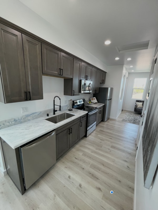 Building Photo - 4327 Clairemont Dr