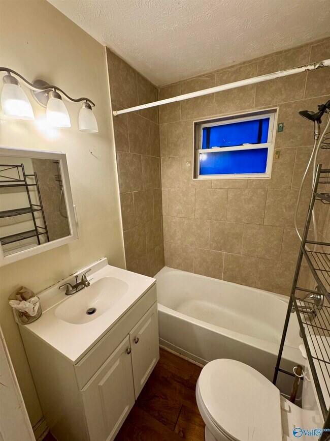 Building Photo - 807 2nd Ave