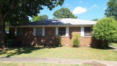 Building Photo - 104 Valley View Dr