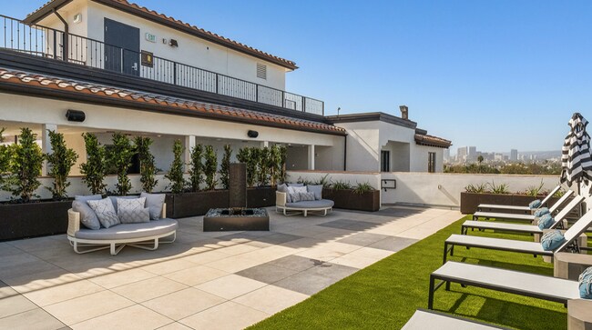Building Photo - 1333 S Orange Grove Ave