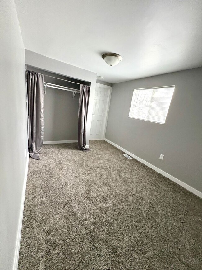 Foto del edificio - 194 Lindsey Ave