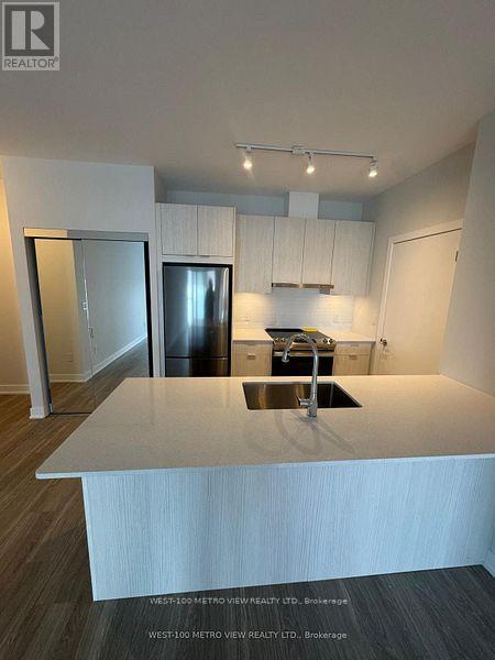 Photo du bâtiment - 430 Square One Dr