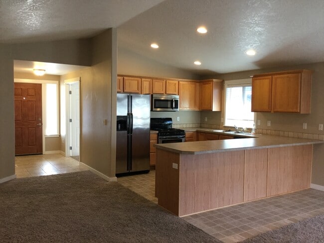 Building Photo - Comfort and Convenience in NE Albany