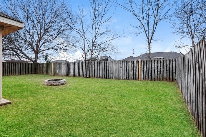 Building Photo - 3 Bedroom Tuscaloosa Home