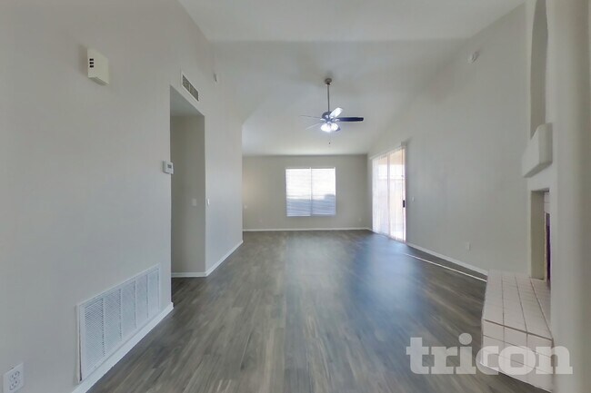 Foto del edificio - 8961 W Kathleen Rd