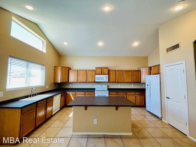 Building Photo - 5 br, 2.5 bath House - 8417 W Pioneer St