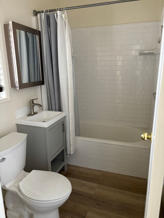 Foto del edificio - Charming Apartment on West Valley Boulevar...