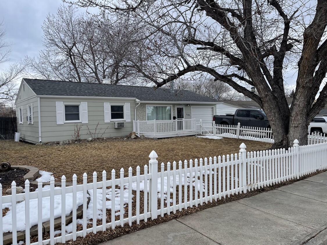 Primary Photo - 2339 Balsam Ave