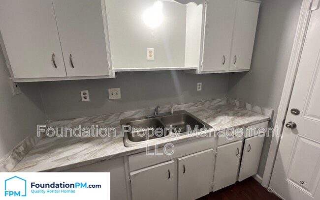 Building Photo - 627 McWhirter Ave