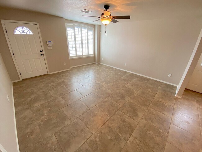 Building Photo - East El Paso 3 bed Refrig A/C