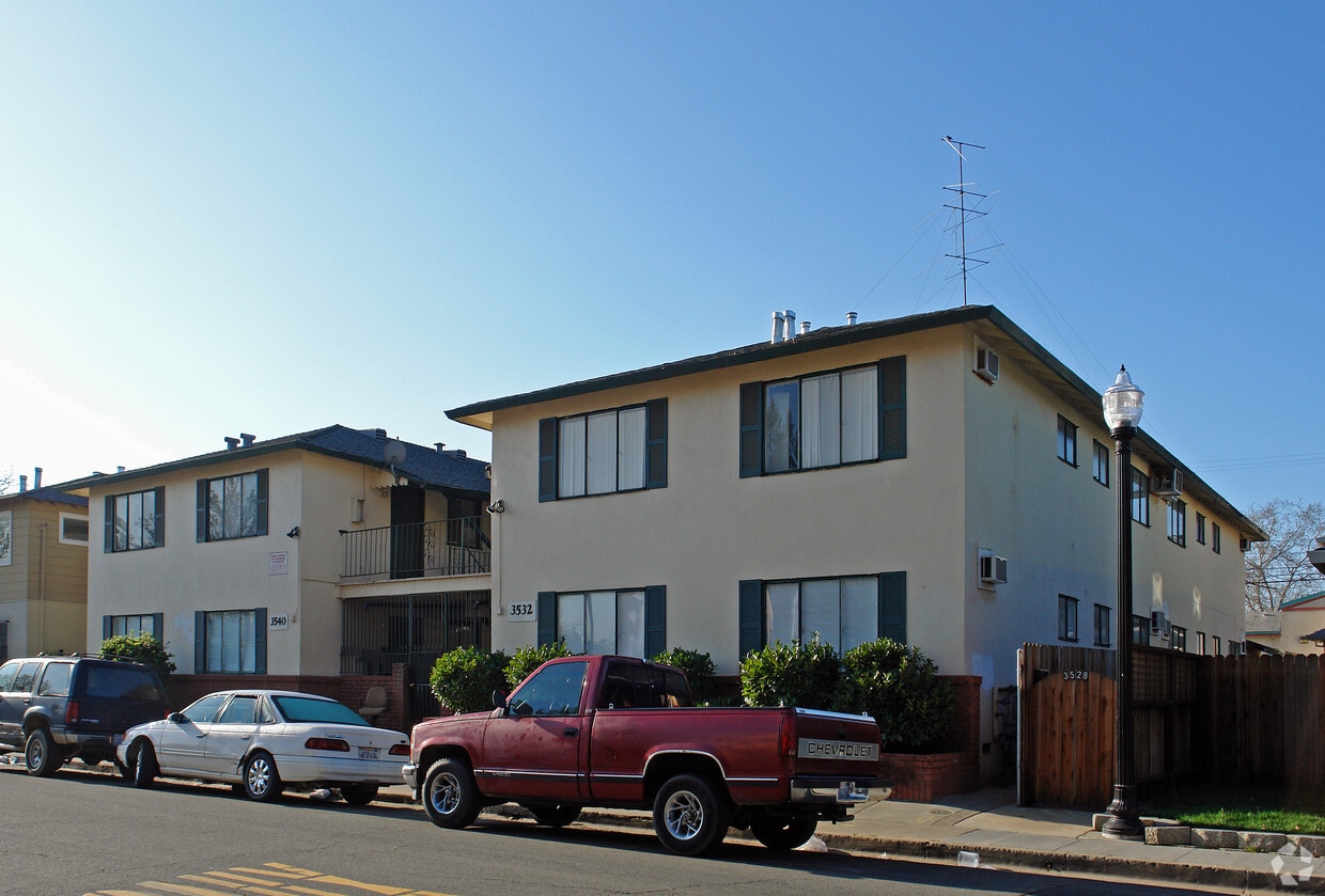 Building Photo - 3532 Y St