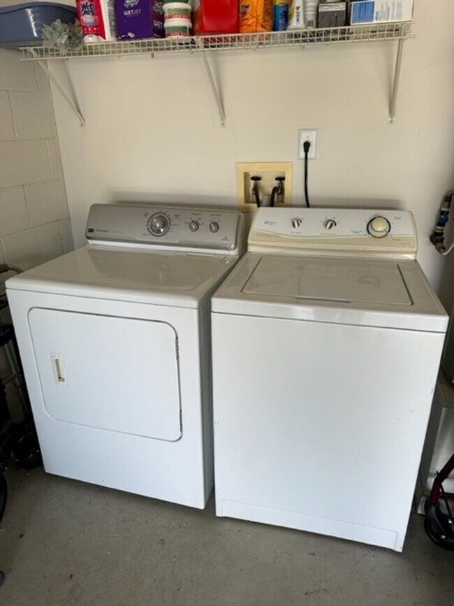 Foto del edificio - 3/2 WITH POOL close to Disney! Pool and la...