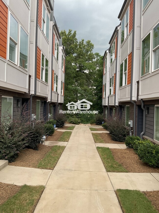 Building Photo - 1319 Millpark Ln