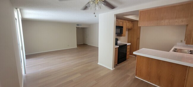 Building Photo - 4739 Willis Ave