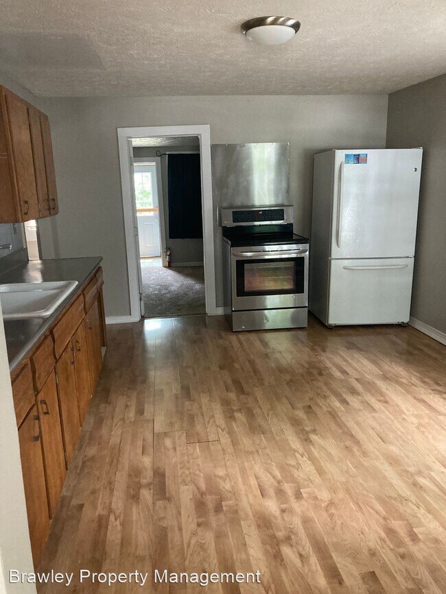 Foto del edificio - 3 br, 1 bath House - 306 E 16th