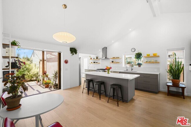 Foto del edificio - 4219 Moore St