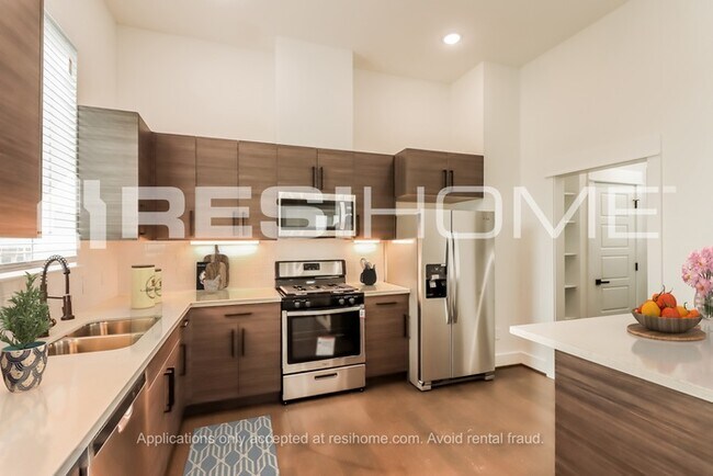 Foto del edificio - 6334 Culberson St