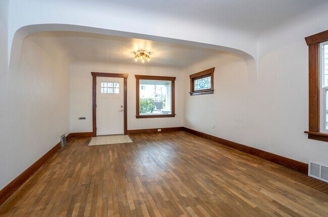 Foto del edificio - 4 Bedroom Craftsman Style House in Tacoma