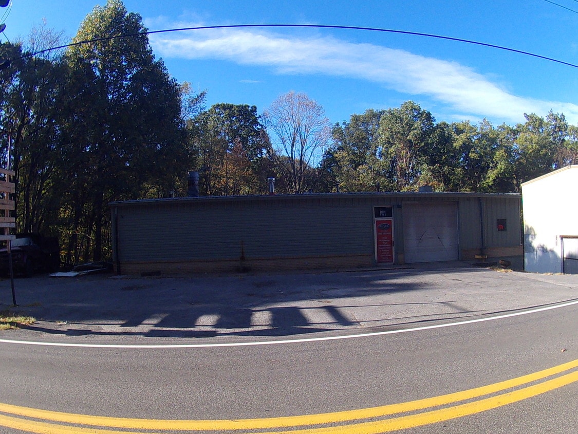 1902 S Fayette St Unit 1, Beckley, WV 25801 Room for Rent in Beckley