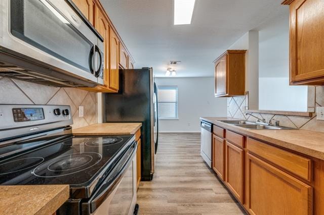 Foto del edificio - 9817 Tanglebrush Dr