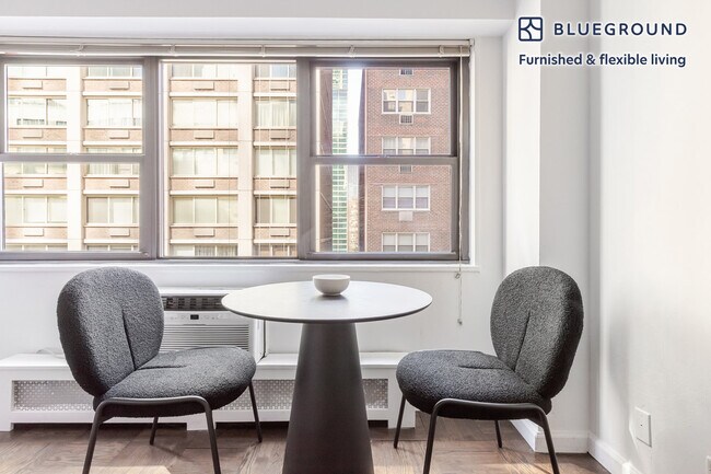 Foto del edificio - 330 E 46th St