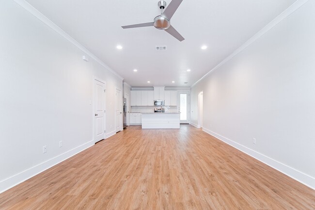 Building Photo - 511 Dominik Dr