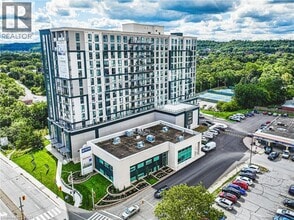 Building Photo - 870 Queenston Rd