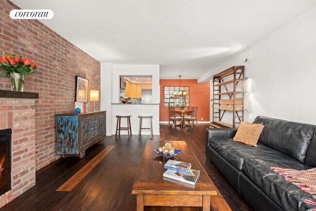 Building Photo - 211 W 71st St