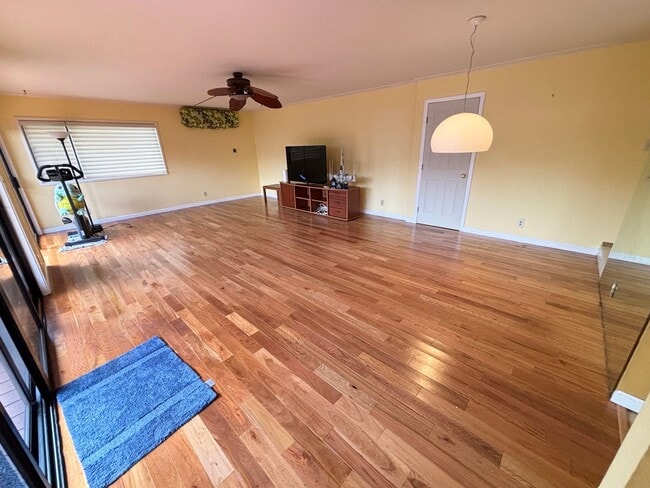 Building Photo - 2 Bedroom 1.5 Bathroom 2 Parkings at Nuuanu Streamside Spacious Ground Floor Unit Available Now!