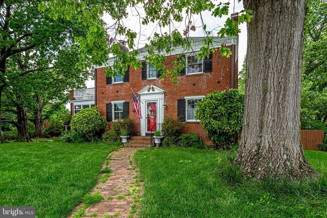 Building Photo - 609 Upland Pl