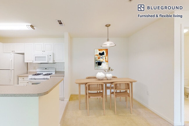 Foto del edificio - 1000 Avalon Dr